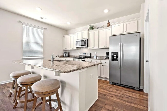 Photo - 2807 Ophelia Way