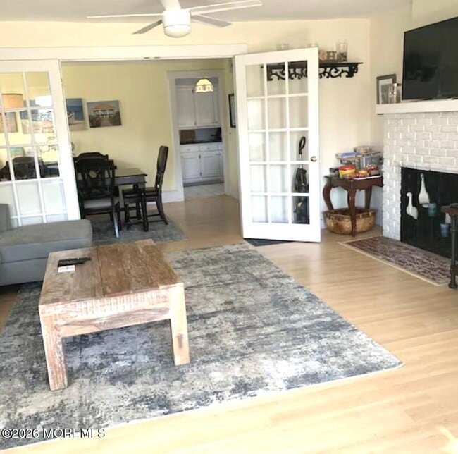 Photo - 701 5th Ave
