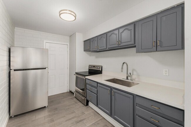 Photo - 1321 N 48th Pl Unit Apt 2