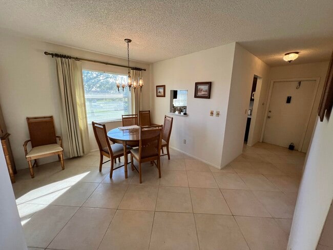 Building Photo - 62 Woodland Dr Unit 201