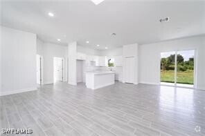 Building Photo - 1249 Bari St E Rental