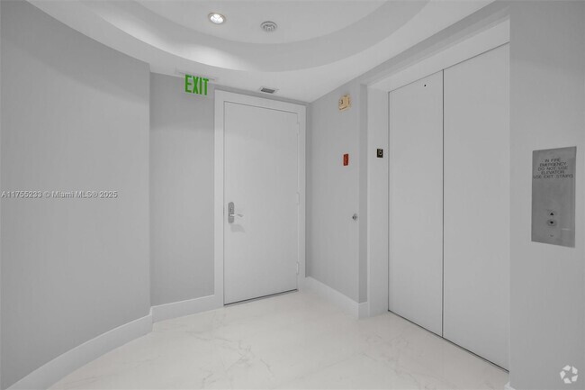 Building Photo - 17001 Collins Ave Unit 1508 Rental