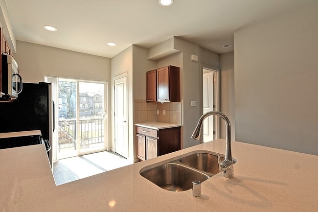 Photo - Spacious Townhome Near Silver Lake