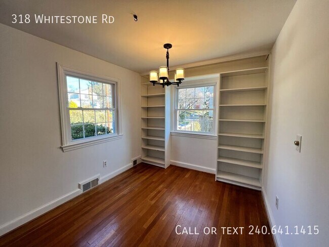 Photo - 318 Whitestone Rd