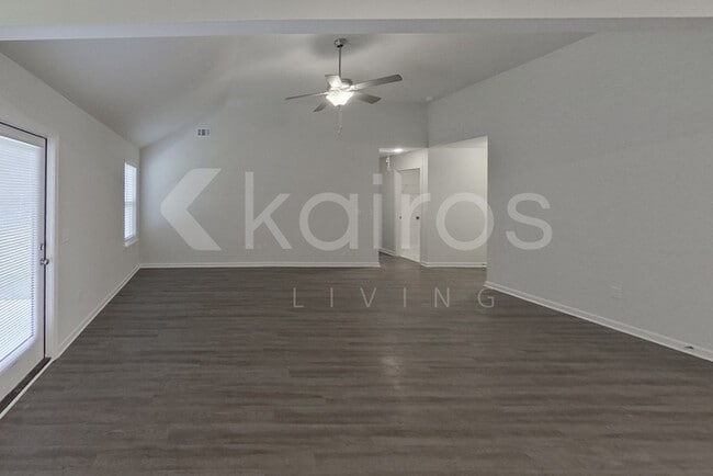 Photo - 142 Western Red Cedar Dr