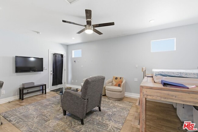 Photo - 4276 Kenyon Ave