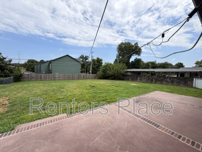 Photo - 711 N Main St
