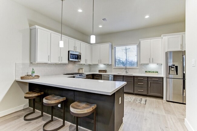 Photo - 806 Sienna Palm Ln