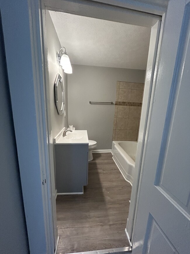 Photo - 1015 N Main St