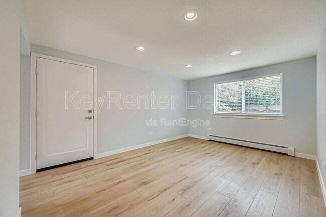 Photo - 2356 S Linden Ct Unidad C