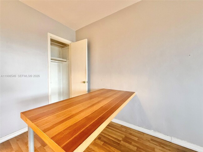 Photo - 455 Golden Isles Dr Unidad 309