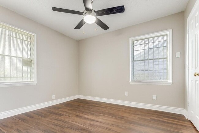 Photo - 9310 Forest View St