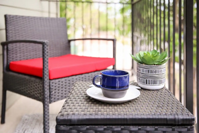 Café en el Balcón (2do Piso) - 850 E Erie Ave