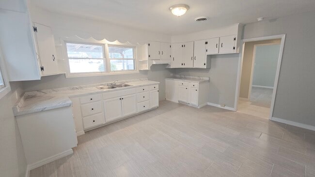 Photo - 1384 Aldrich St NE