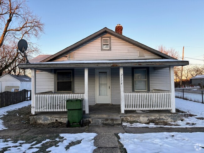 Building Photo - 2174 N Drexel Ave Rental