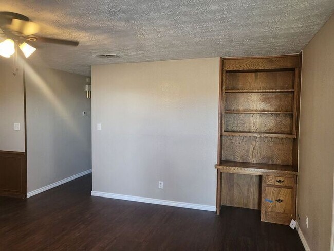 Photo - 324 W Young St