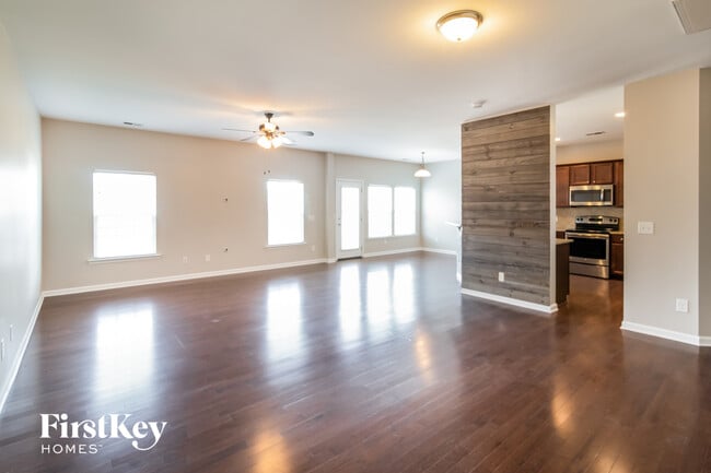 Photo - 208 Longford Dr