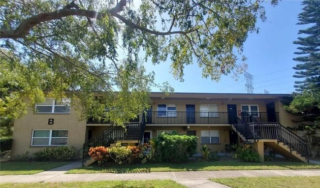 Building Photo - 2500 Harn Blvd Unit B12 Rental