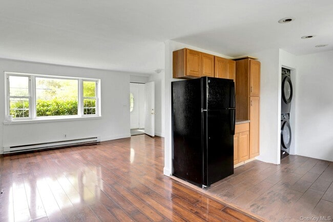 Photo - 74 Lakeshore Dr E