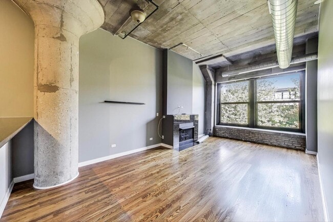 Photo - 1071 W 15th St Unit 352