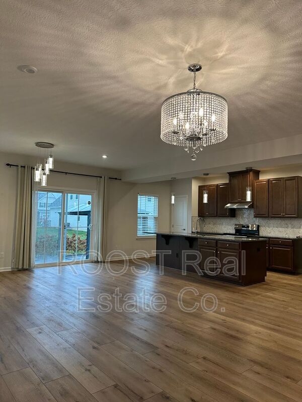 Photo - 380 Crownover Way