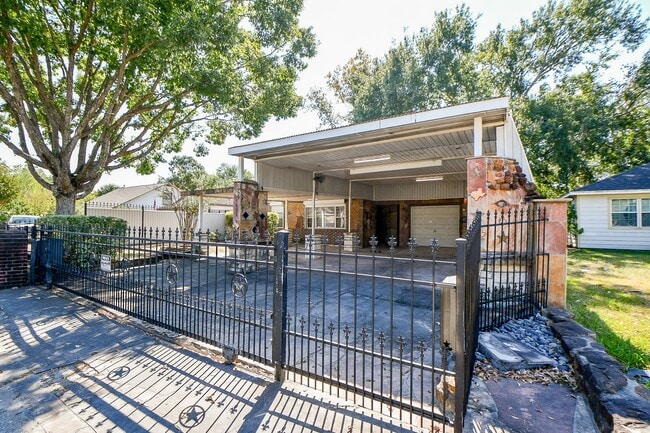 Photo - 6625 Underhill St