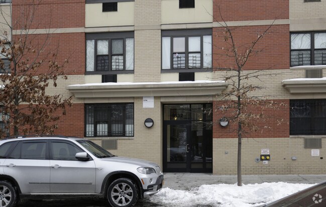 Photo - 1632 Undercliff Ave