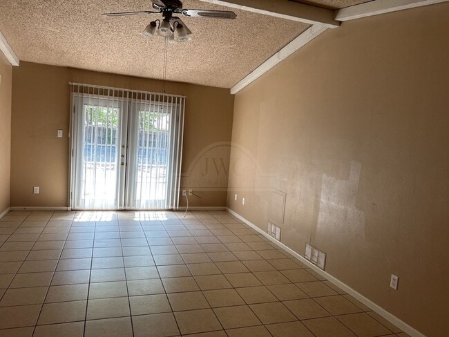 Photo - 2404 Carnation Dr