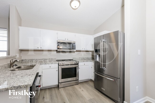 Photo - 4952 Silverdene St