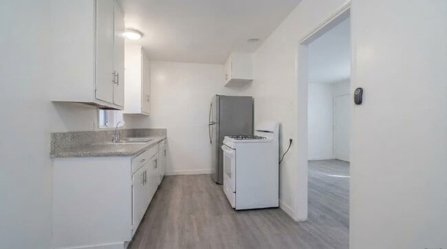 Photo - 1127 W 111th St