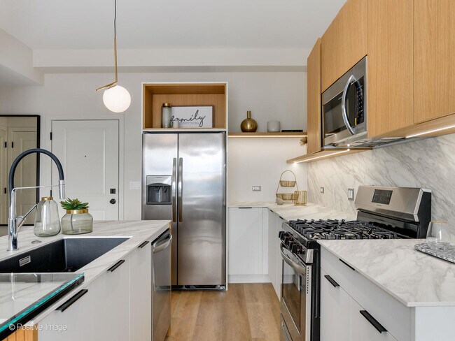Photo - 2811 N Thatcher Ave Unit 306
