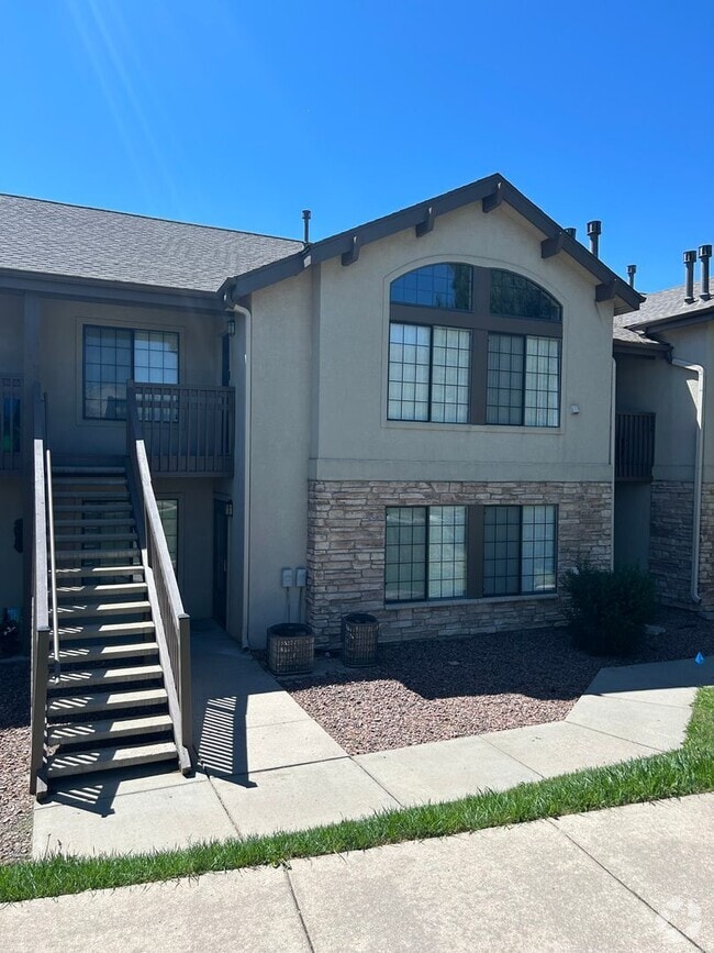 Building Photo - $1700/Mos 1 Bed 1 Bath Lower Level Condo i...