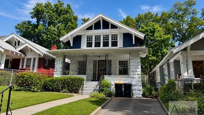 Building Photo - Spacious Home in Oak Park SW