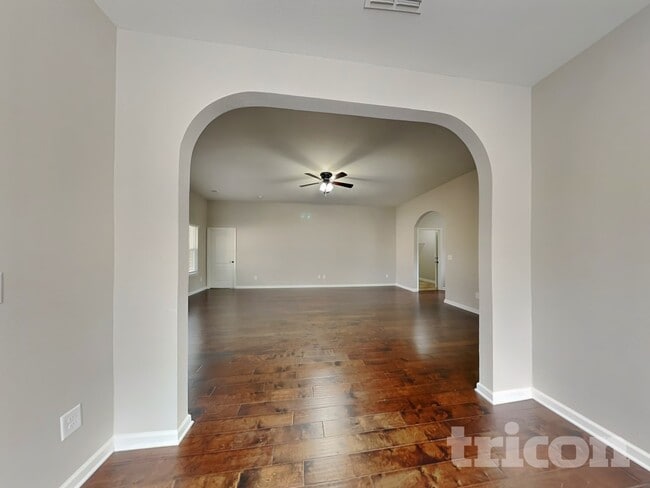 Photo - 616 Fredericksburg Dr