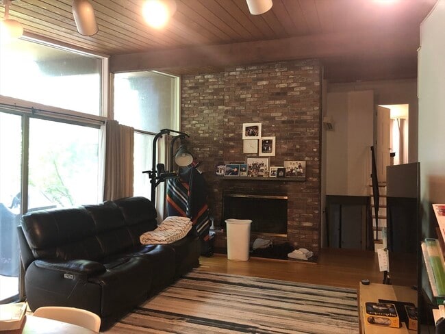 35 Lawrence Ln