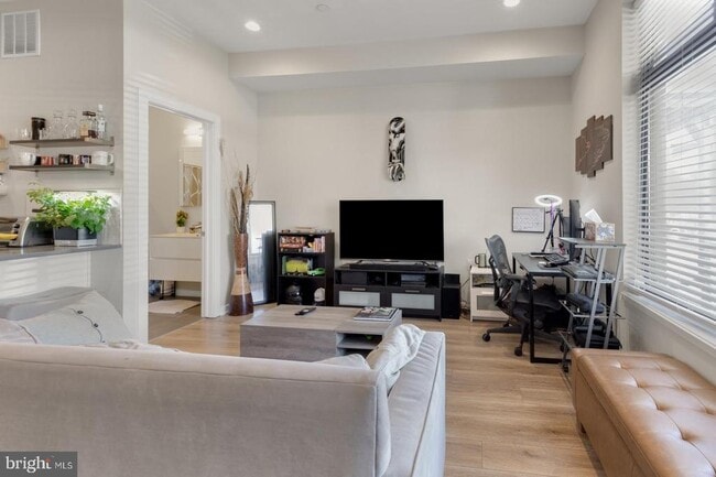 Building Photo - 385 Martin St Unit 1F