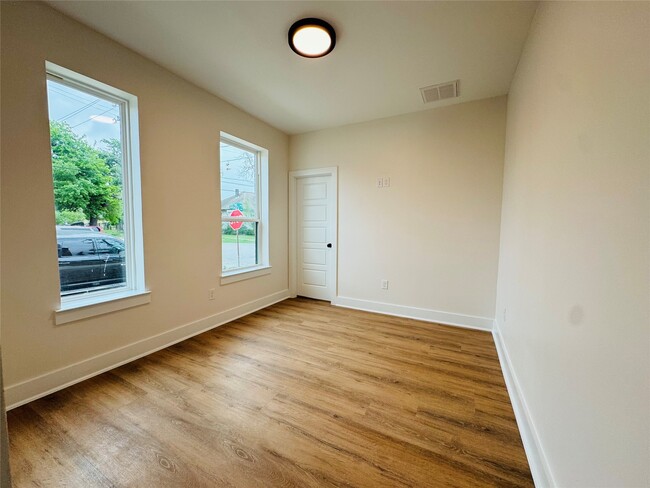 Photo - 1307 71st St