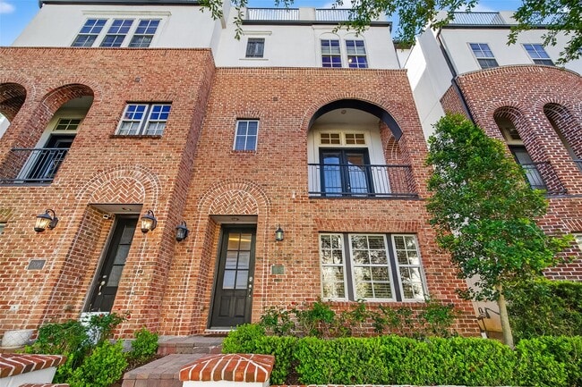 Building Photo - 705 Delano St