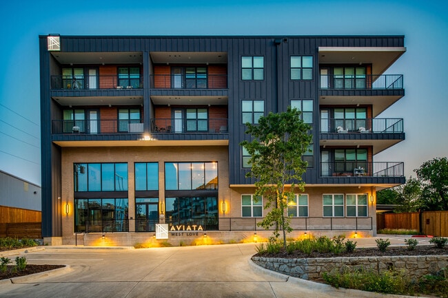 Building Photo - Aviata West Love