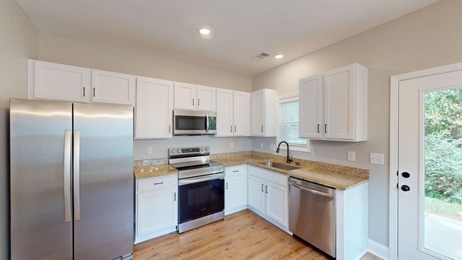Building Photo - The Villages at Bear Creek 2 Bedroom Townh... Rental