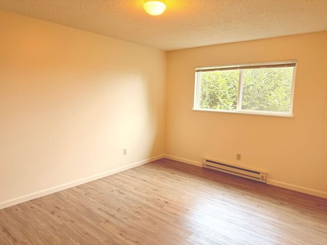 Photo - 2bed/1 Bath Second Level Unit on Near SE Powell/Ross Island Bridge Unit 12