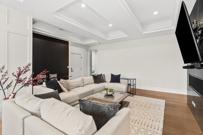 Photo - 1425 W Fullerton Ave