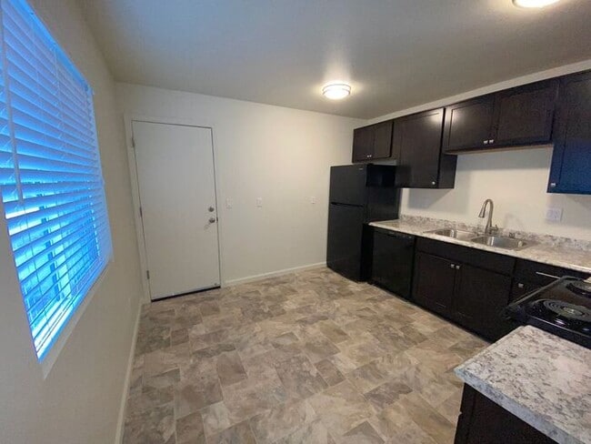 Photo - Reno Duplex - 1 Cat Friendly, Garage, Dish...