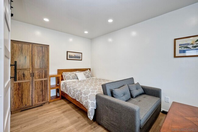 Photo - 3470 Trumbull St Unit A