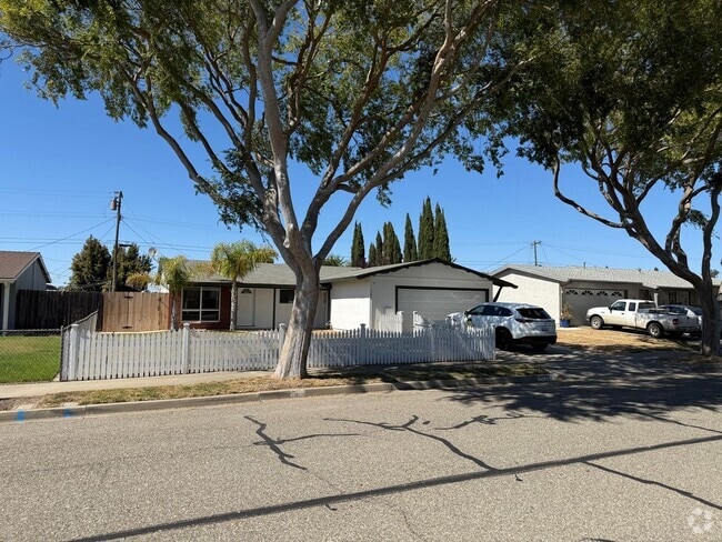 Building Photo - Charming Remodeled 3 Bedroom / 2 Bathroom ... Rental
