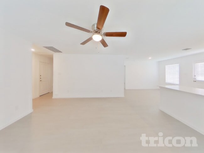 Photo - 806 Ginkgo Wy