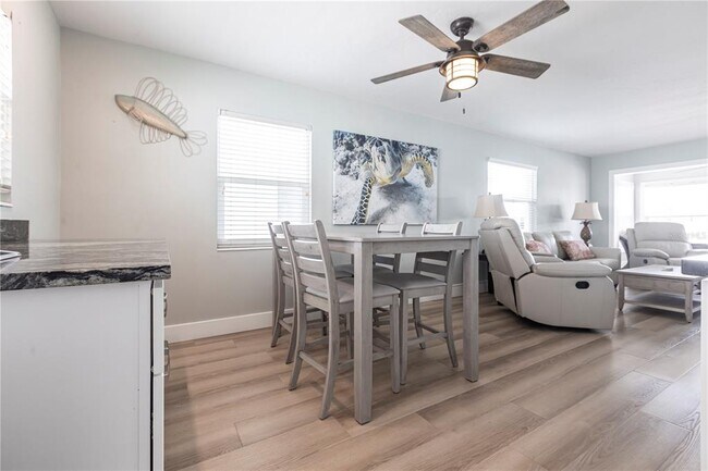 Photo - 6020 Midnight Pass Rd