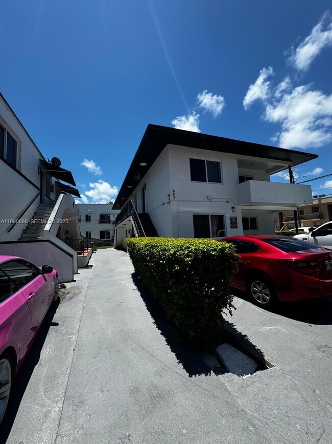 Photo - 602 SW 13th Ave Unit 4