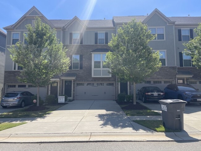 Building Photo - Luxury 3BR Townhome in Langtree- Modern Finishes & Prime Location!