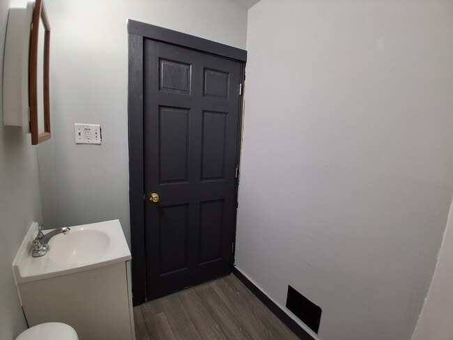 Photo - 1497 Fairchild-E